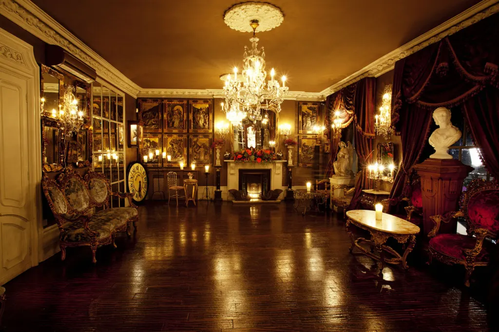 Beach Blanket Babylon — commercial and interiors photograph in London, UK, frame 24 of 44.